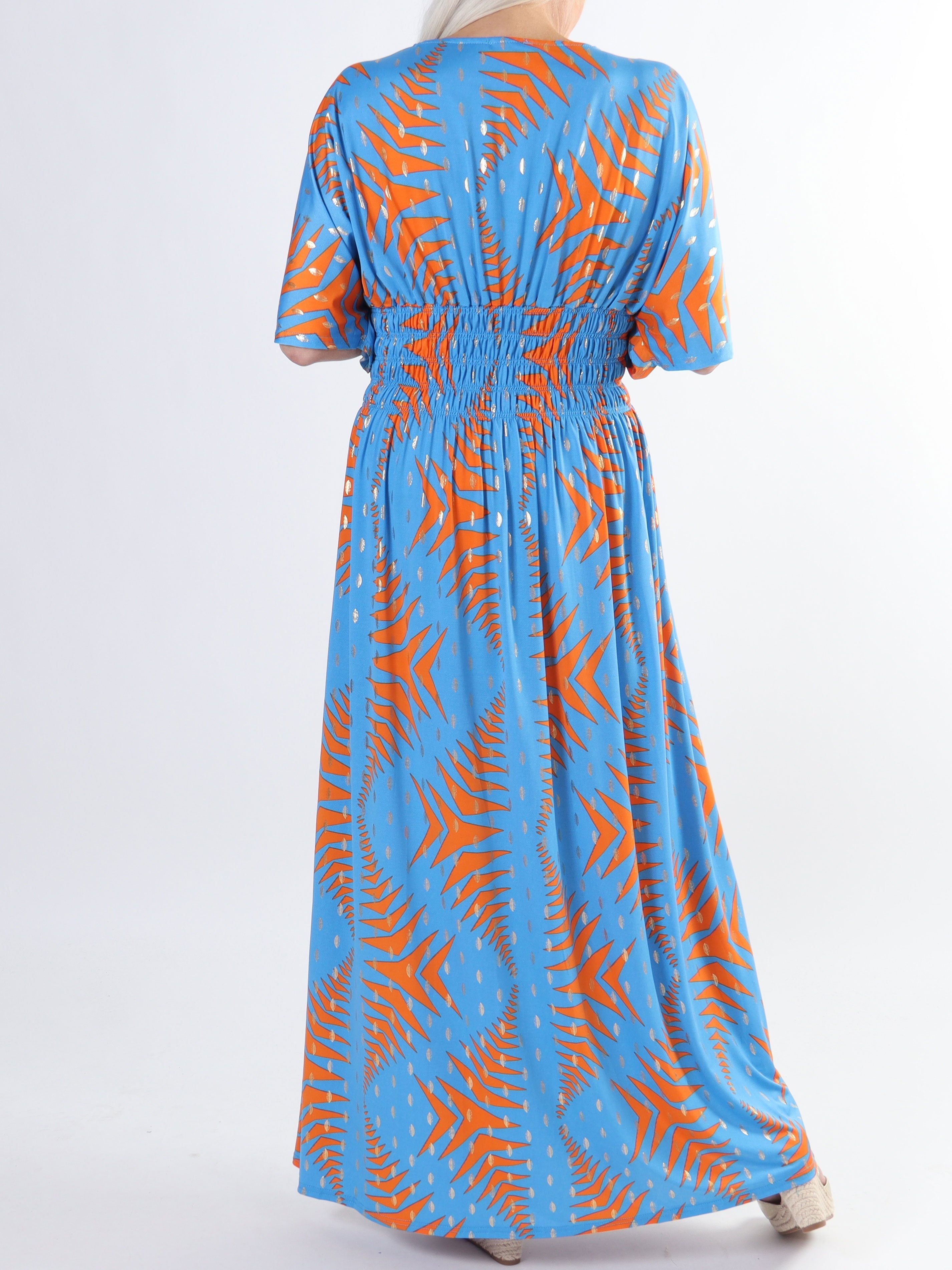 Pams Pattern - Lång stretchig plus size-klänning i skrynkelfritt tyg